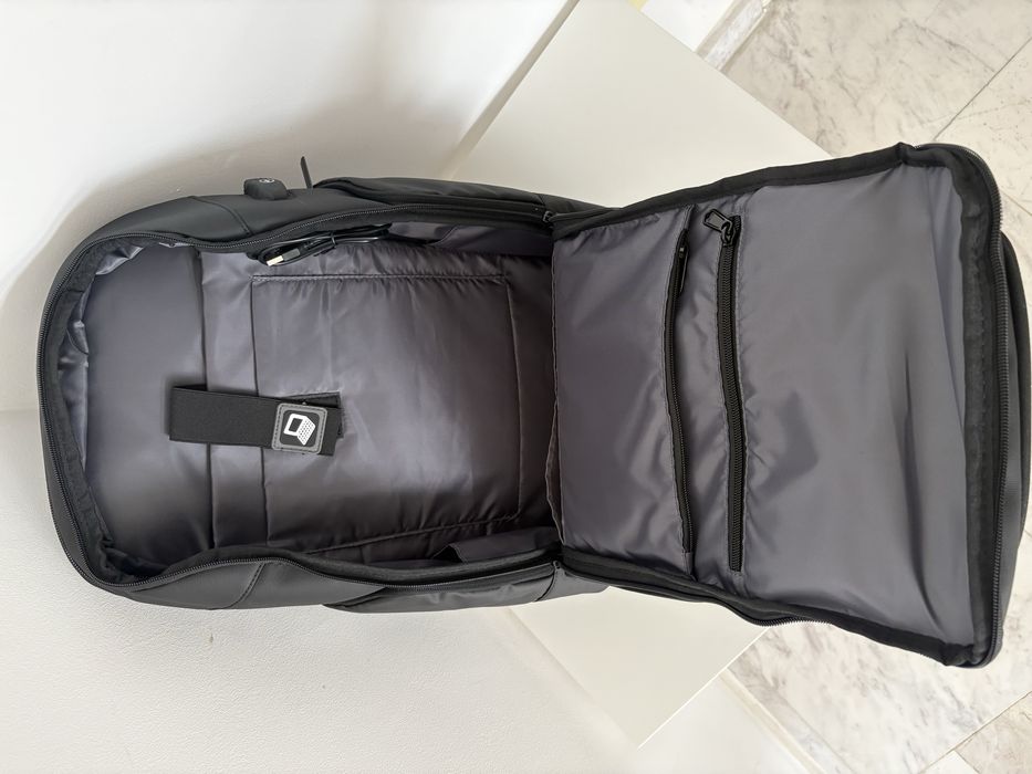Rucsac profesional GIFTX Centro laptop 17” – extensibil, impermeabil, USB – Nou