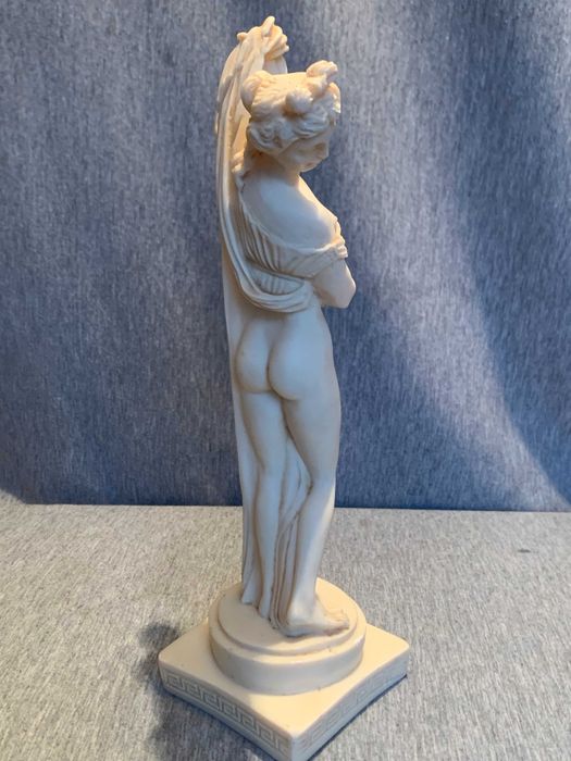стара  Статуя на Афродита Калипгигос скулптура от алабастър