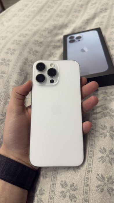 Iphone 16 pro max 256gb white 91цикъла батерия