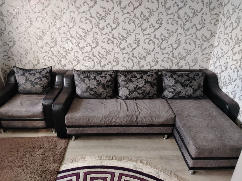 Продам диван с креслом