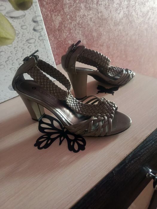 Продам женскую обувь