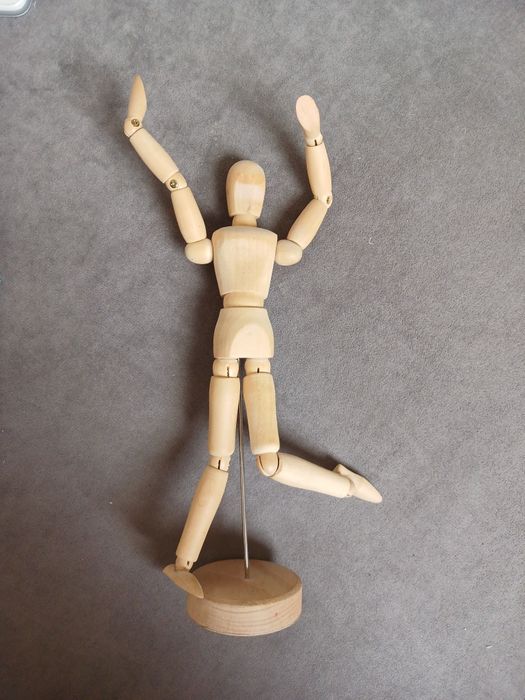 Деревянная модель человека