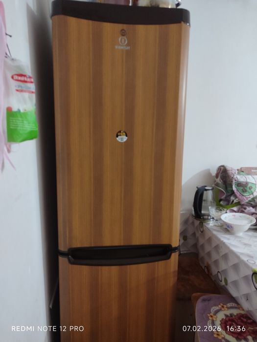 Холодильник .INDESIT в отличном состоянии