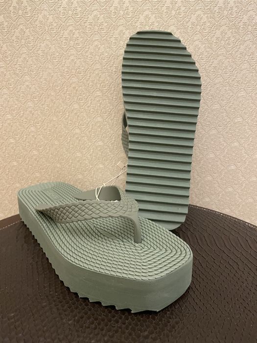 Шлепанцы OYSHO новые