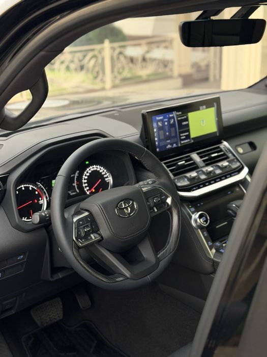 Toyota land cruiser 300