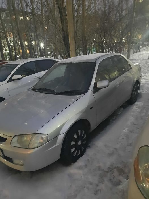 Мазда автомобил..