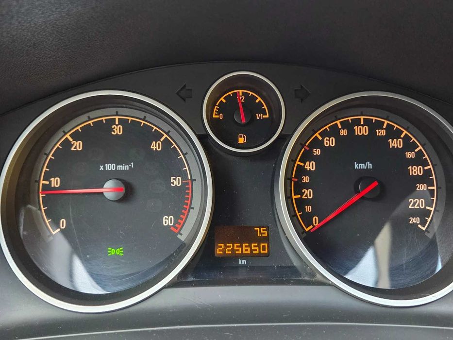 Opel Zafira B Facelift 2011 г.