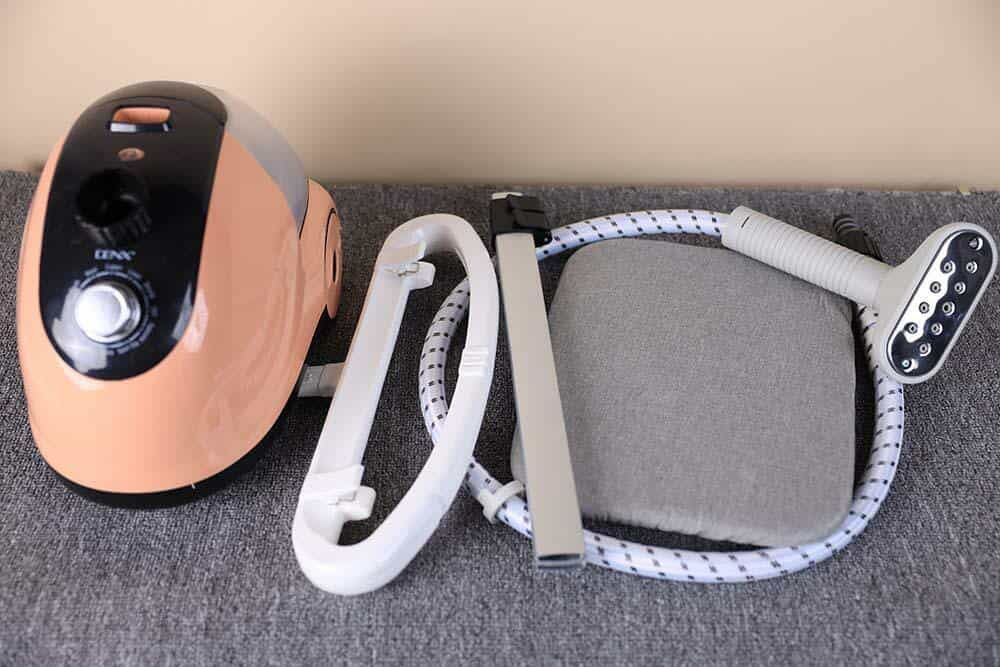 Нова парна ютия с маса за вертикално или хоризонтално гладене