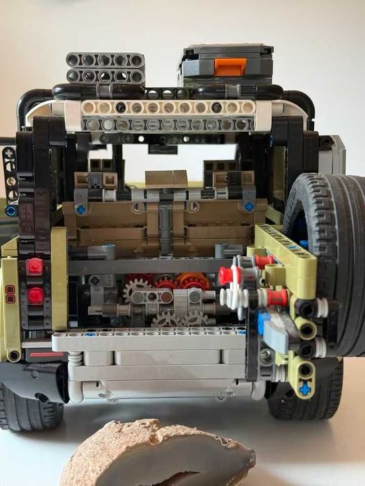 Lego Tehnic 42110: Land Rover Defender