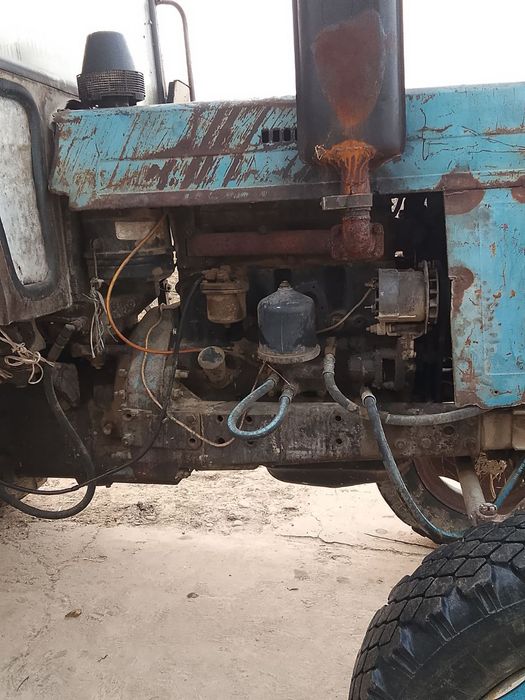 Traktor sotiladi MTZ 80 katta kabinka