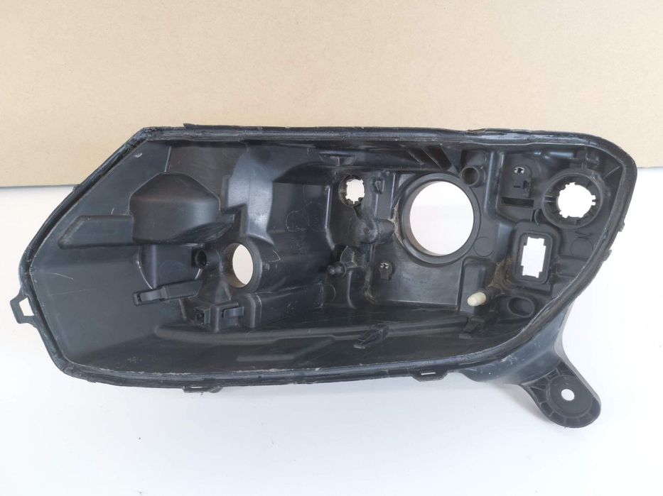 Carcasa Far Stanga Dacia  Logan 2 2013 2014 2015 2016, Sandero 2 2013