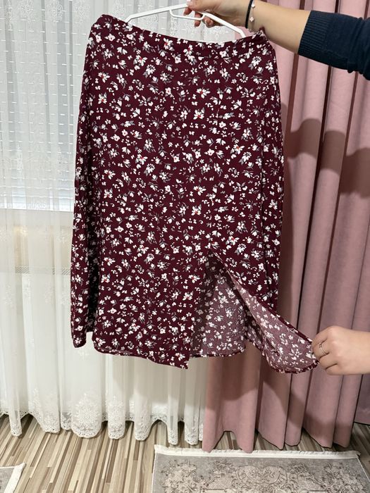 Червена дамска пола