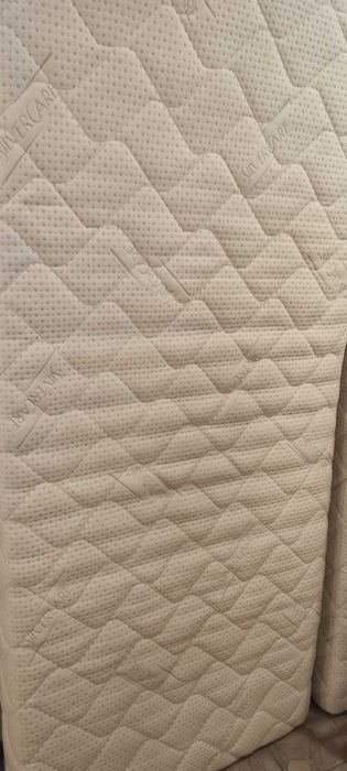 Продавам 2 легла с подм.рамки и матраците