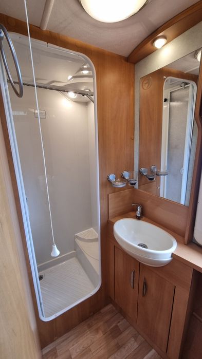 Rulota Swift Chellenger, An 2004, Cabina dus plastic, boiler gaz,  geamuri incastrate