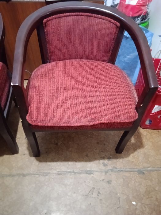 2 кресла , муссафо и тумбочка