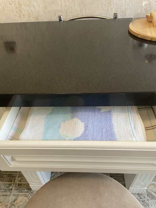 Продам кухонный стол