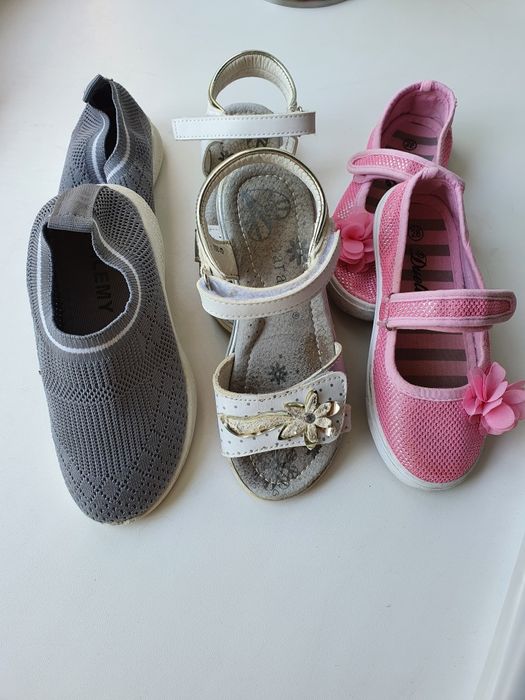 Продам детскую обувь