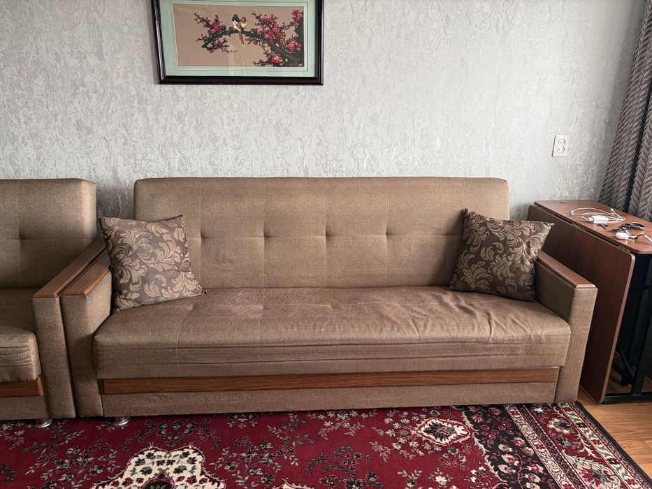 Диван с креслом и пуфиком