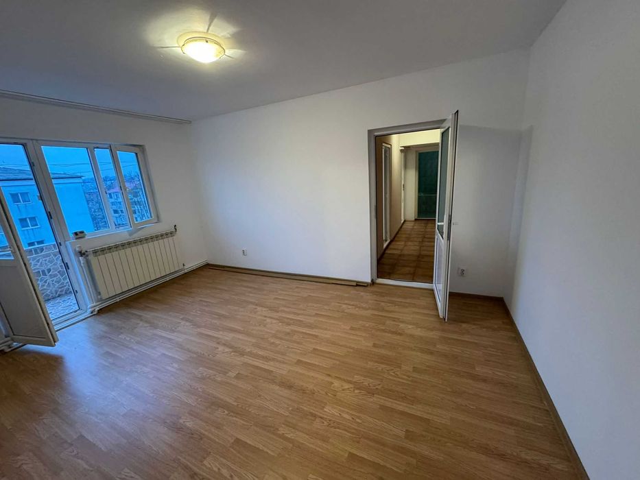 Vând apartament cu 3 camere