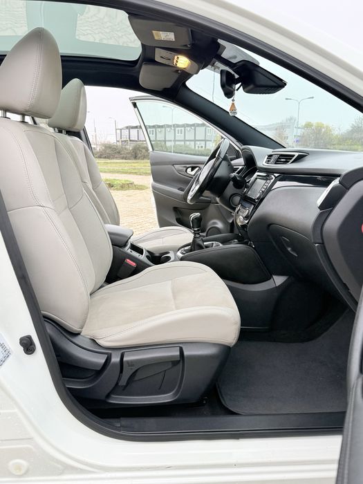 Nissan Qashqai 4x4•Tekna•2015•Panoramic•piele•incalzire•xenon•Navi/Gps