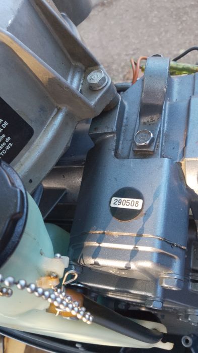 Vând motor barcă Yamaha Autolube 40 cp