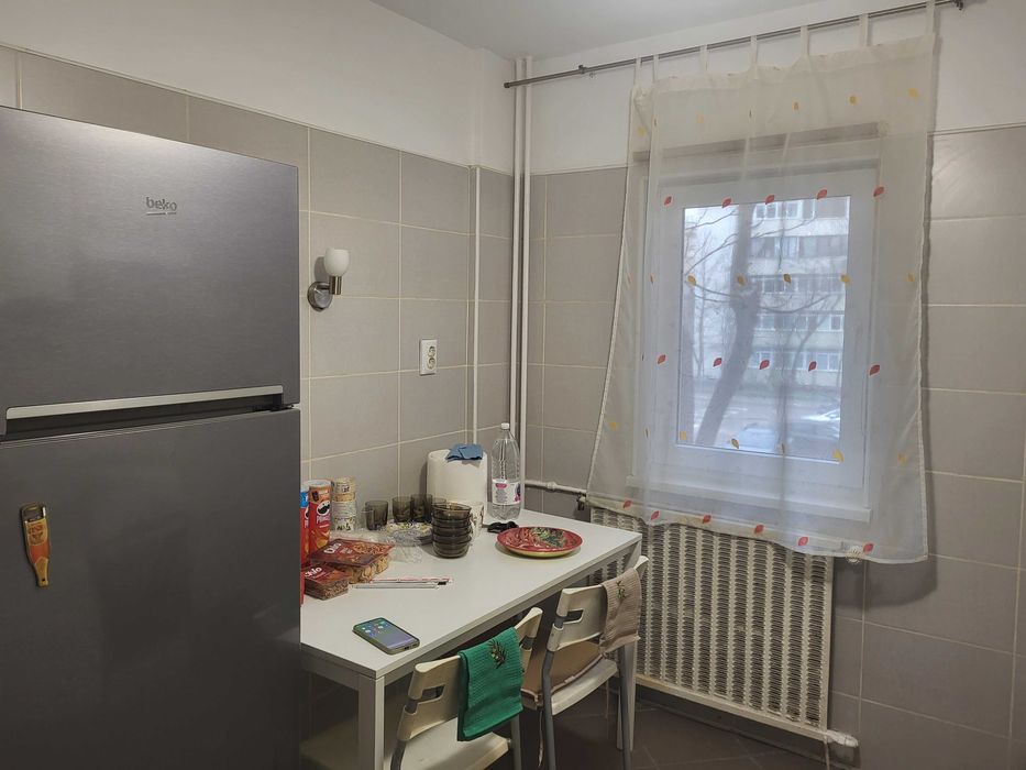 Particular 2 cam, in apropiere de Mall Vitan si metrou Mihai Bravu