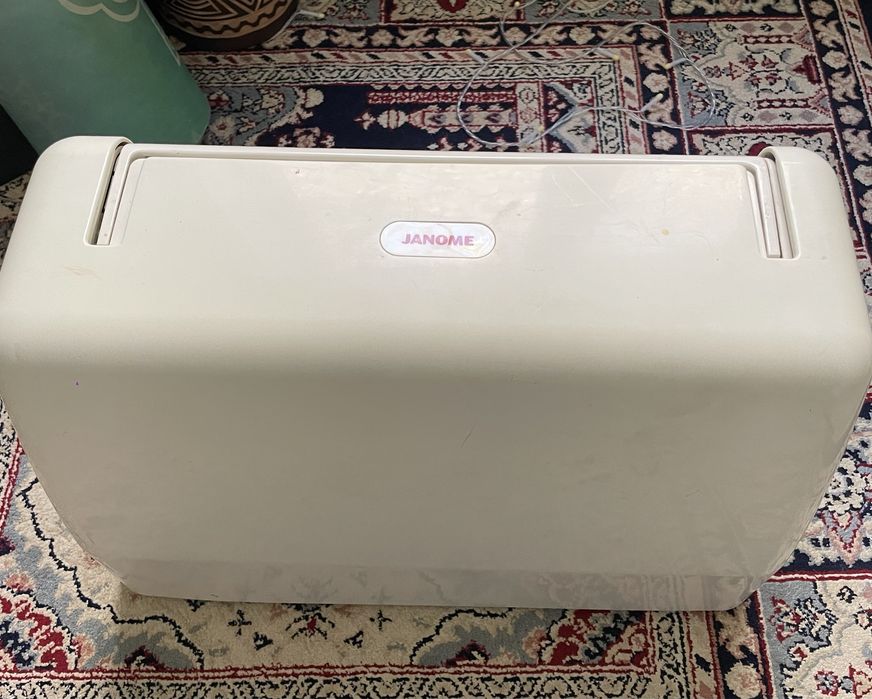 Швейная машина Janome 7524 E