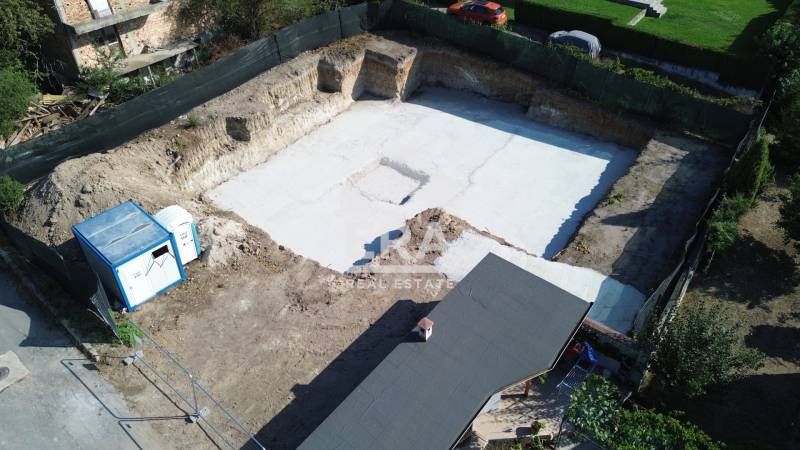 Тристаен апартамент за продажба, с открито паркомясто, в новострояща с