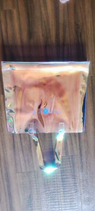 Продам голографическую сумку