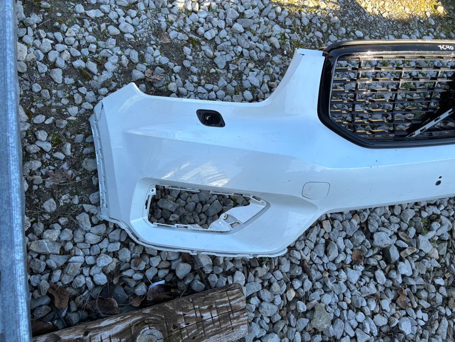 Предна броня с решетка Volvo XC40. Волво ХС 40. 17-23г. Оригинална.