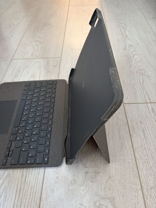 Logitech Combo Touch за iPad Pro 12.9