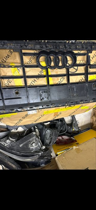 Audi Q8 предна маска (решетка) ОЕ