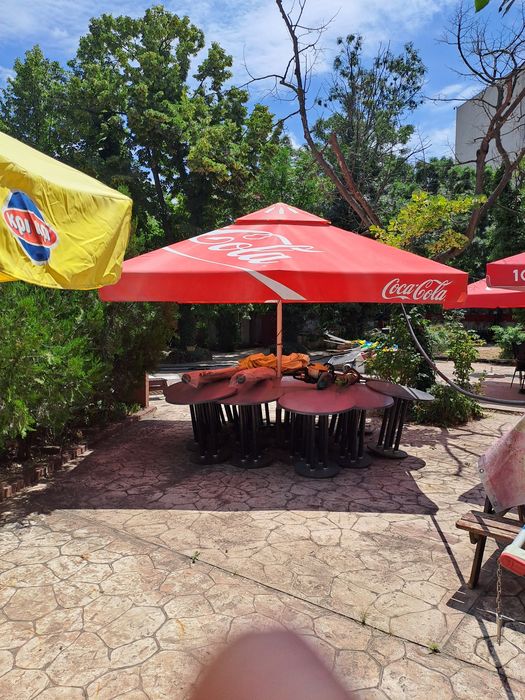 Umbrelâ de soare 3m 3m stare foarte bună  cu suport de fier  si pietre din beton
