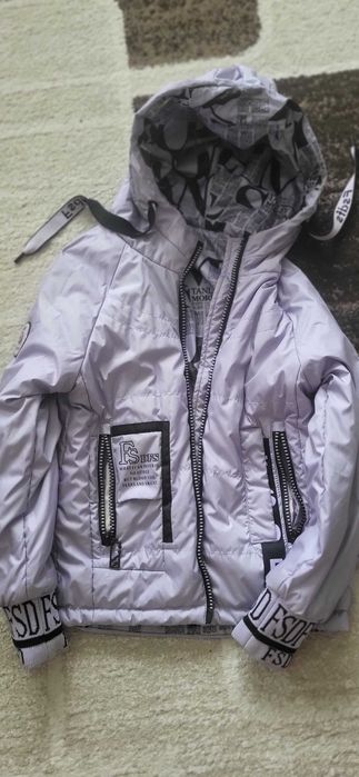 Продам курточку на девочку