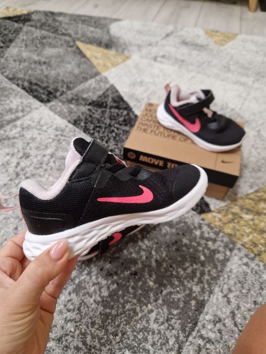 Vând pantofi sport Nike Nr. 26 fete