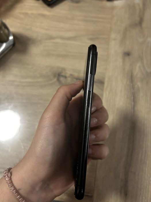 Продавам iPhone X