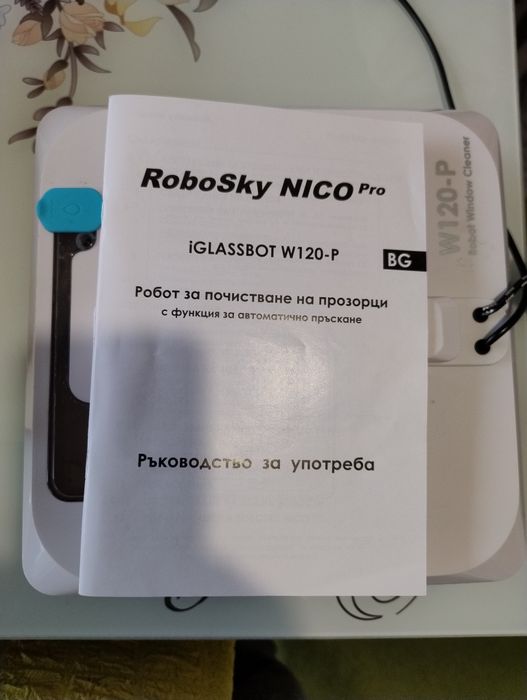 Робот за чистене на прозорци