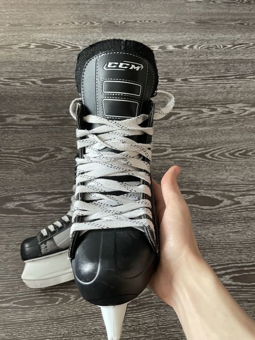 Хоккейные Коньки CCM 01