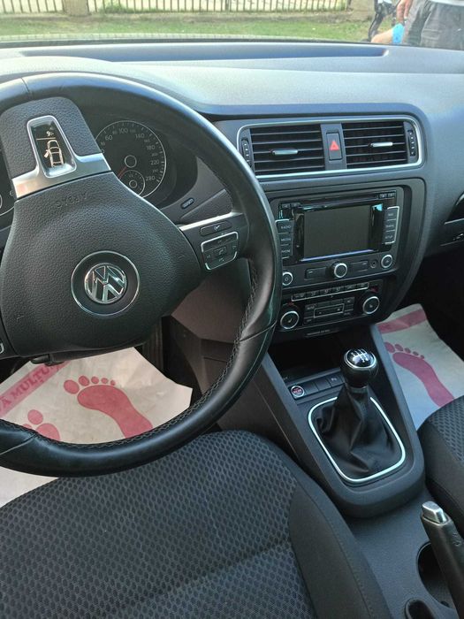 Vând Vw Jetta 2011