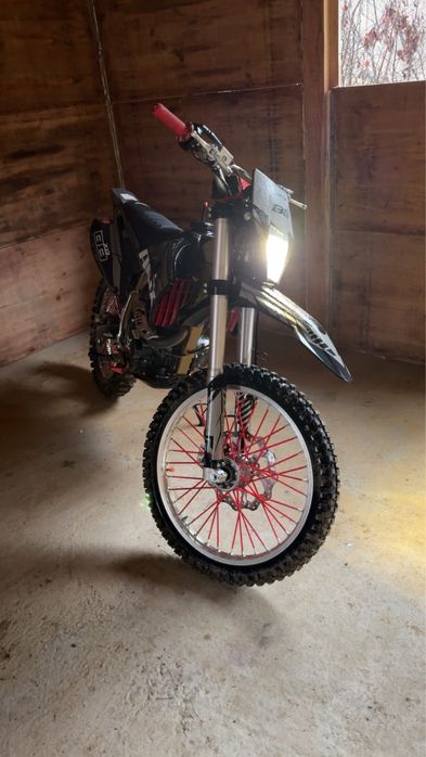 Vand sau schimb cu atv cross asix 250