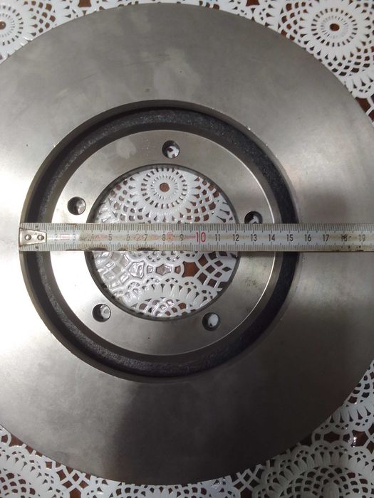 Чисто нови спирачни дискове предни