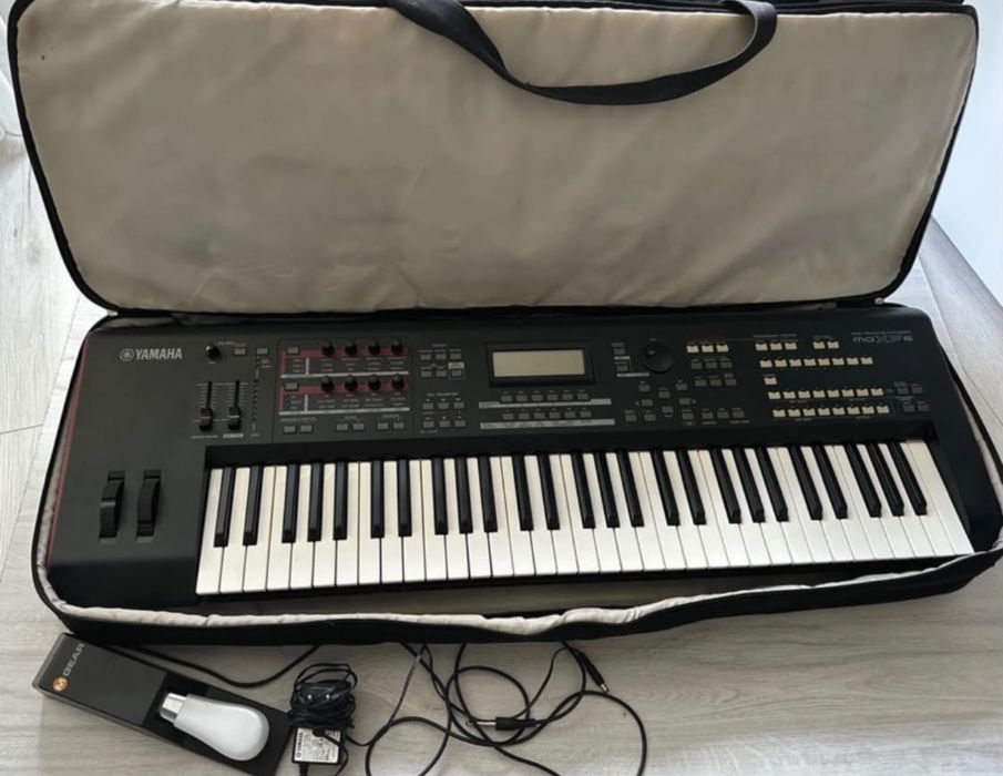 Sintetizator Yamaha MOXF6+pedala noua M-Audio SP-2,inclus in pret husa profesionala/impermeabila .