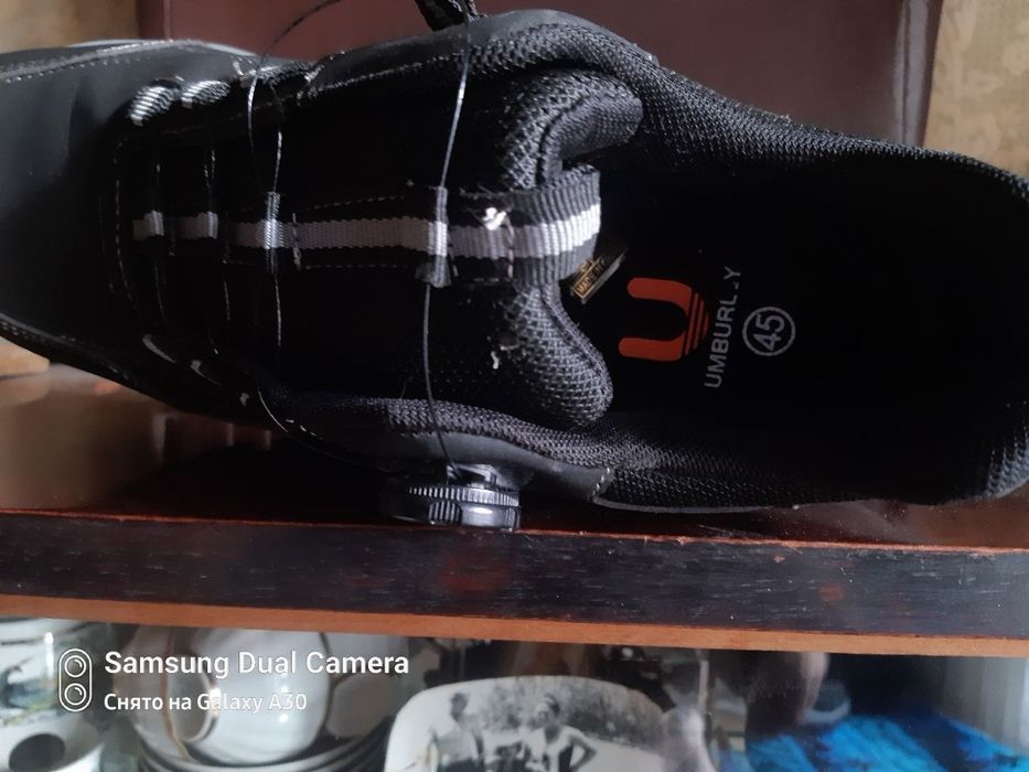 Продам мужские кроссовки. Синие мощные на весну осень, белые лето, вес