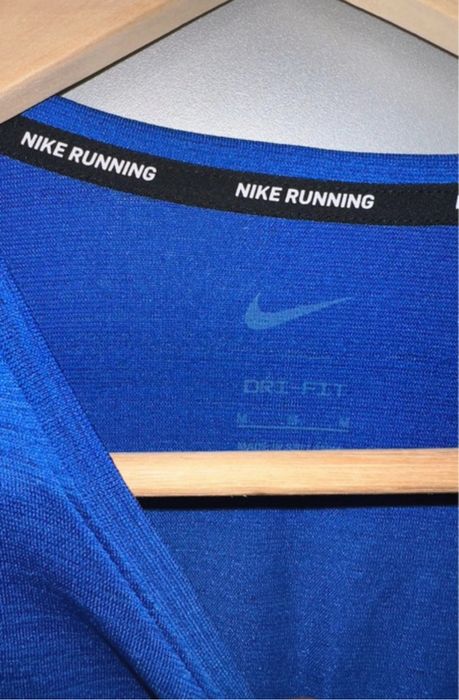 60 Tricou Nike Running