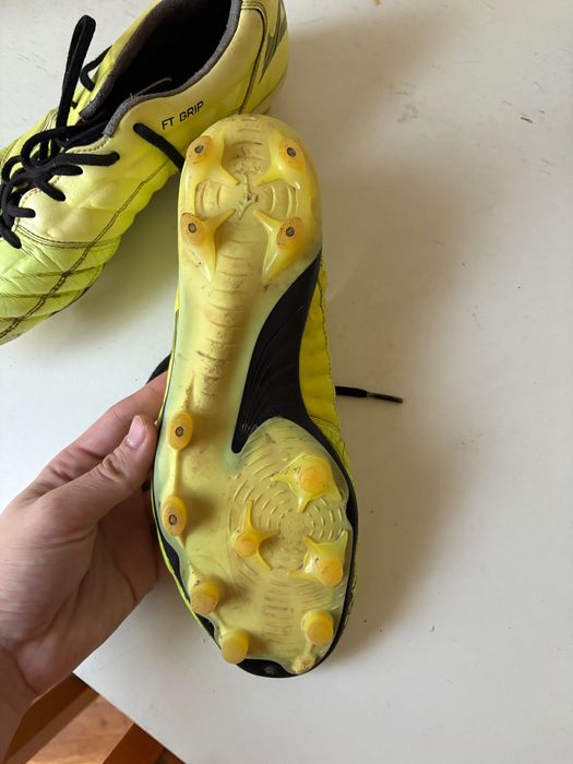 Продавам професионални бутонки:MIZUNO REBULA CUP, номер 42