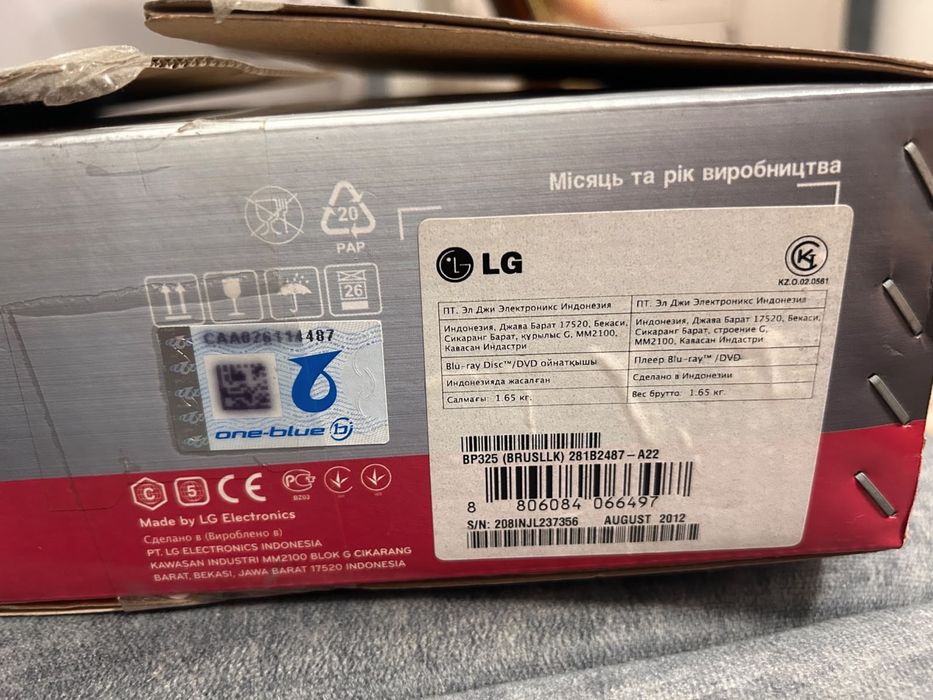 LG Blu-ray 3D плеер BP325 + 3D очки