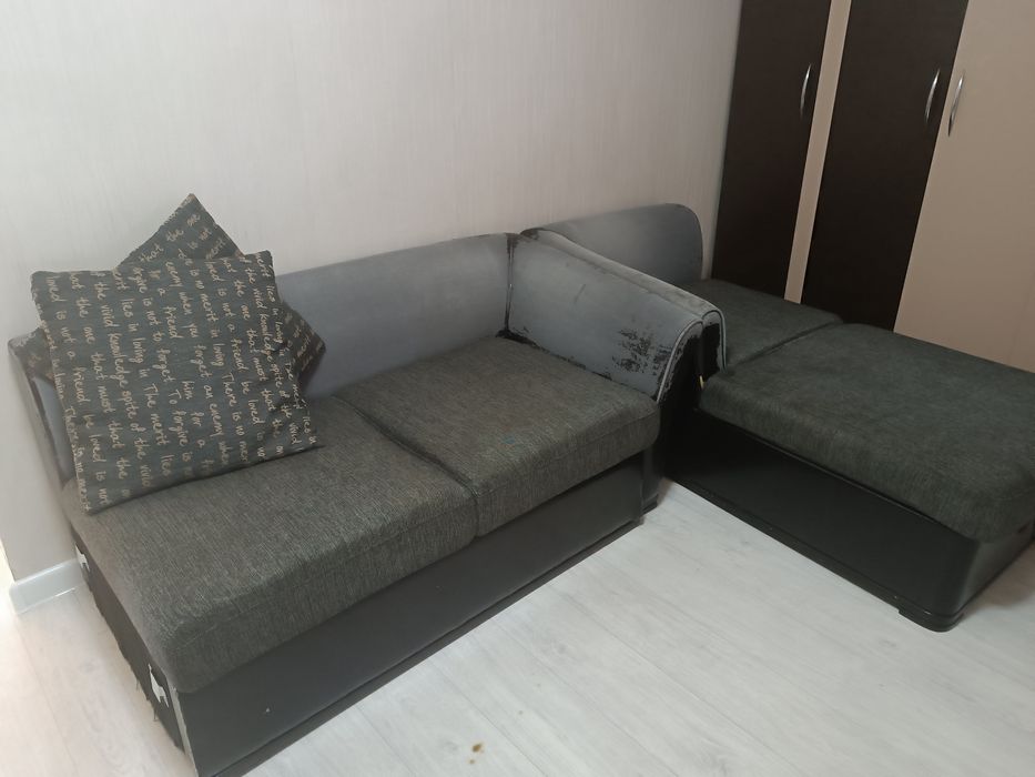 Диван углавой в хорошом состоянии