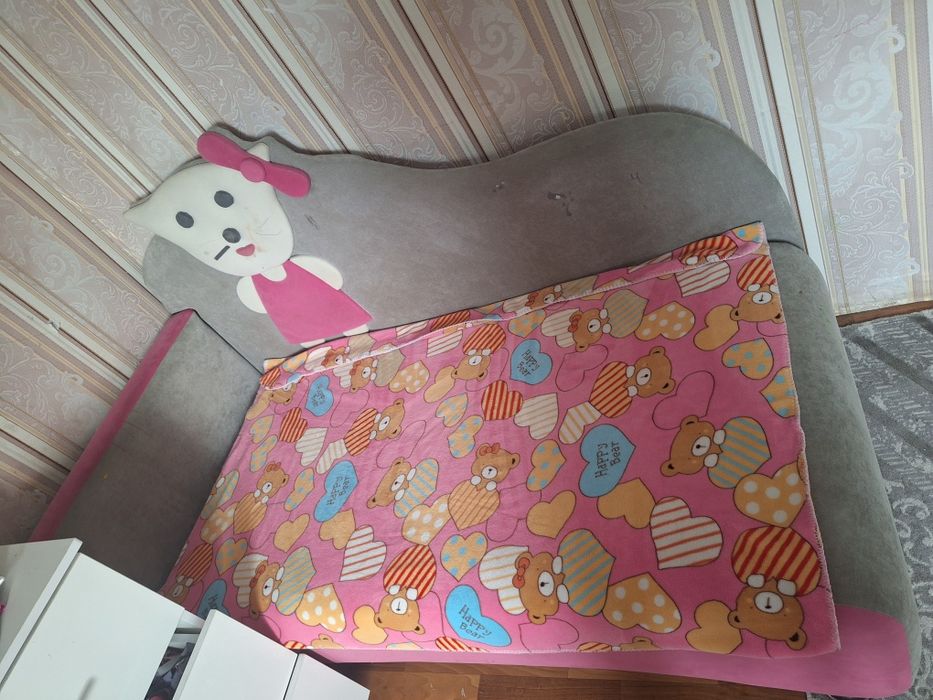 Продам детские кровати диван