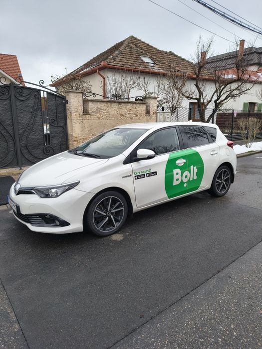 Vând Toyota Auris Hybrid