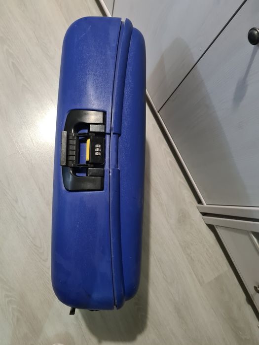 Продам чемодан 60×50×19